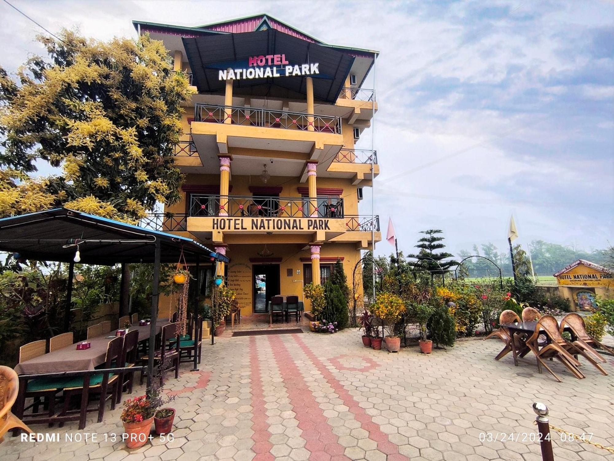 Hotel National Park Sauraha- Homely Stay And Peaceful Location With Jungle Safari Arrangements Ngoại thất bức ảnh